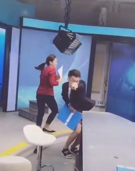 抖音主播被爆料的新闻,揭秘网络直播背后的真相！  第2张